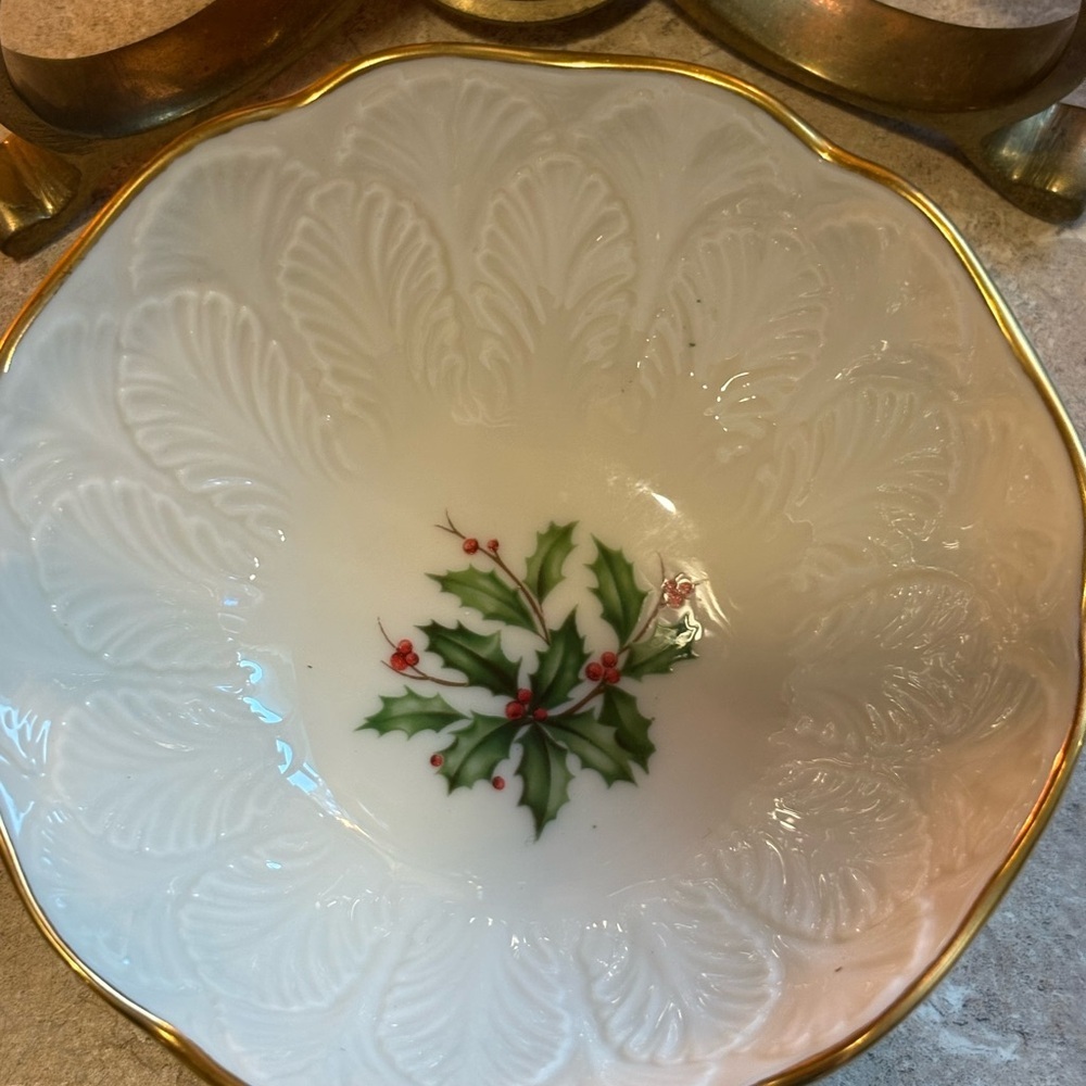 Lenox nut bowl “Holiday” holly berry design. - Picture 3 of 7